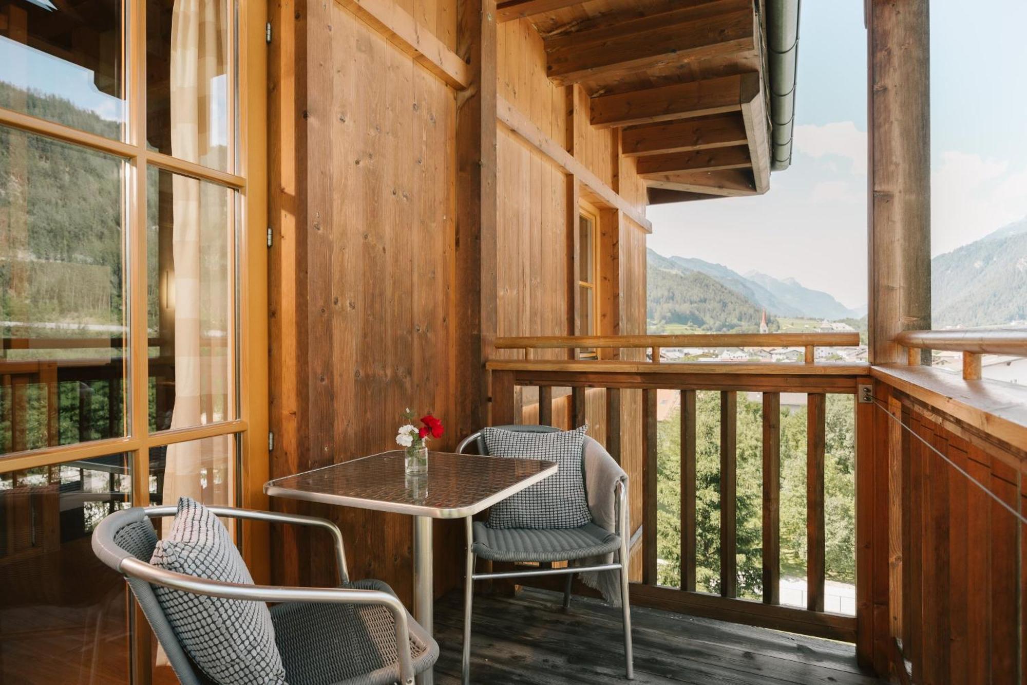 Neueroeffnung Miaflor Familien- & Aktivresort Ried im Oberinntal Zimmer foto